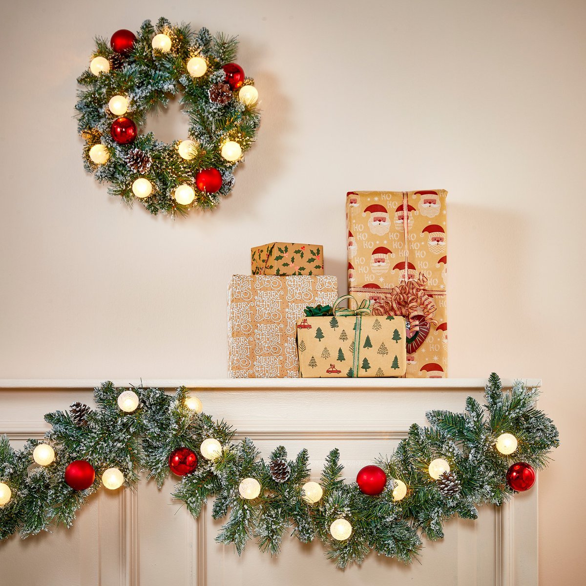 Kaprun Kerstkrans - LED Verlichting Ø45cm Frosted Rood Accent