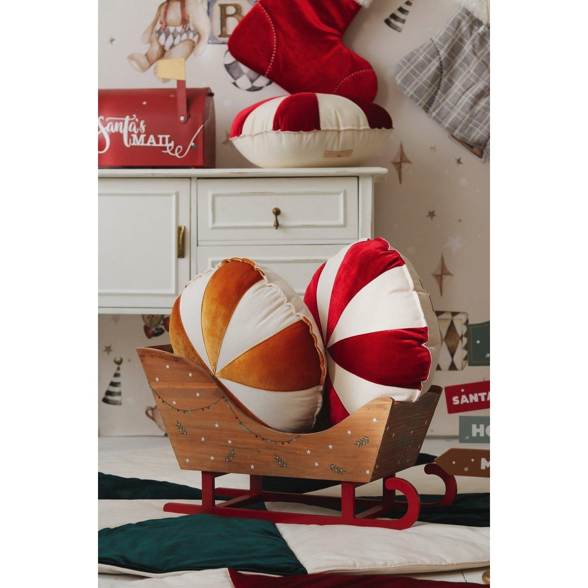 Kerst Familiekous Red Candy - Velours met Bont - 38 cm