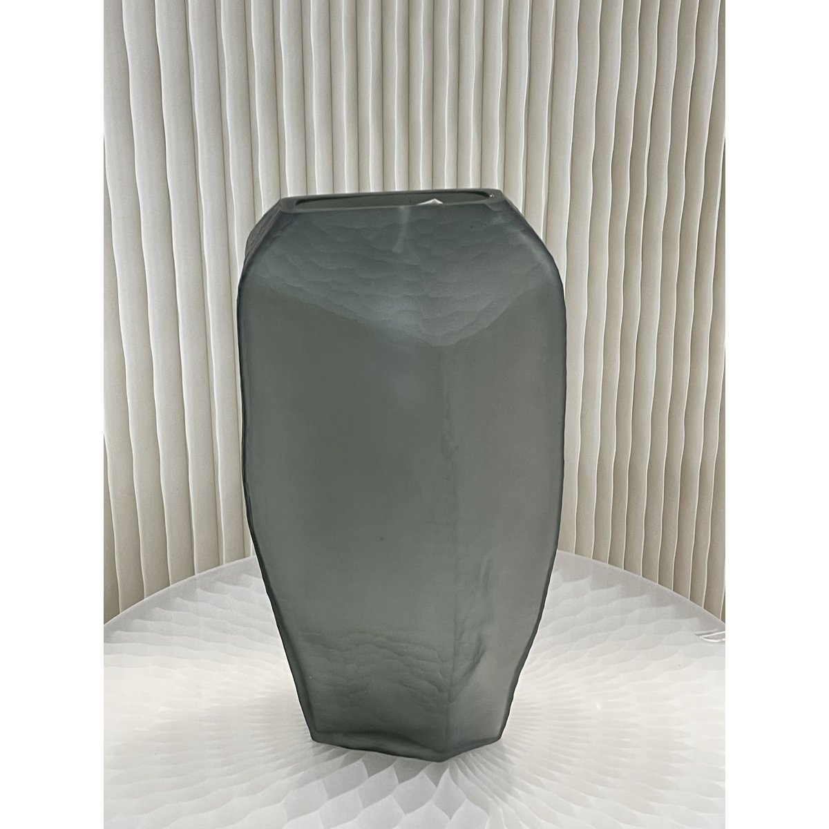 Luxe Rookgrijze Stenen Vaas XL - Moderne Woonaccessoire