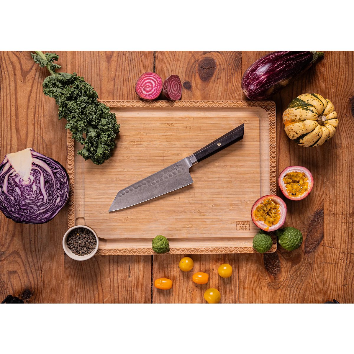 Bunka Santoku Mes - Japanse Precisie met Bamboe Elegantie