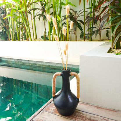 SELAYAR Zwarte Designvaas - Handgegoten Klei Klein