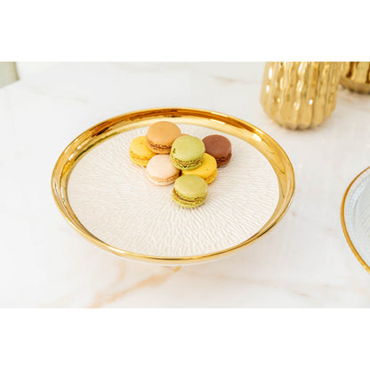 Luxe Romig Taartgerecht met Gouden Rand | Elegante Servies
